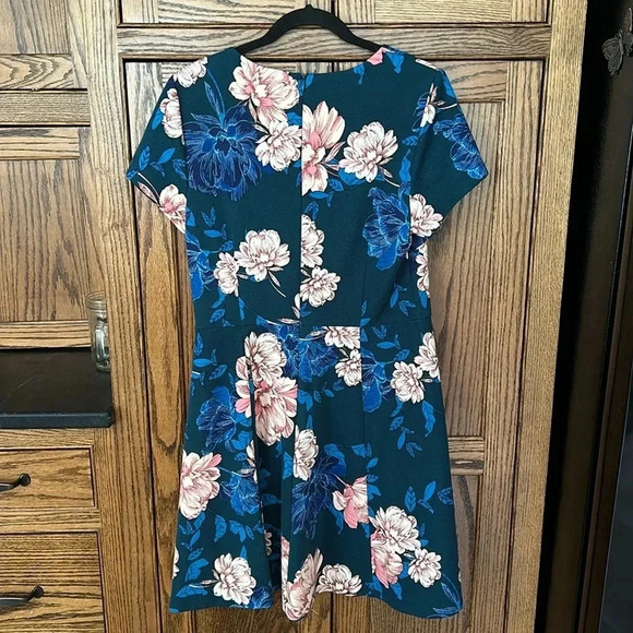 Eliza J Fit & Flare Short Sleeve Dress in Pine Floral Stretchy Jewel - Size 14 - Picture 6 of 6